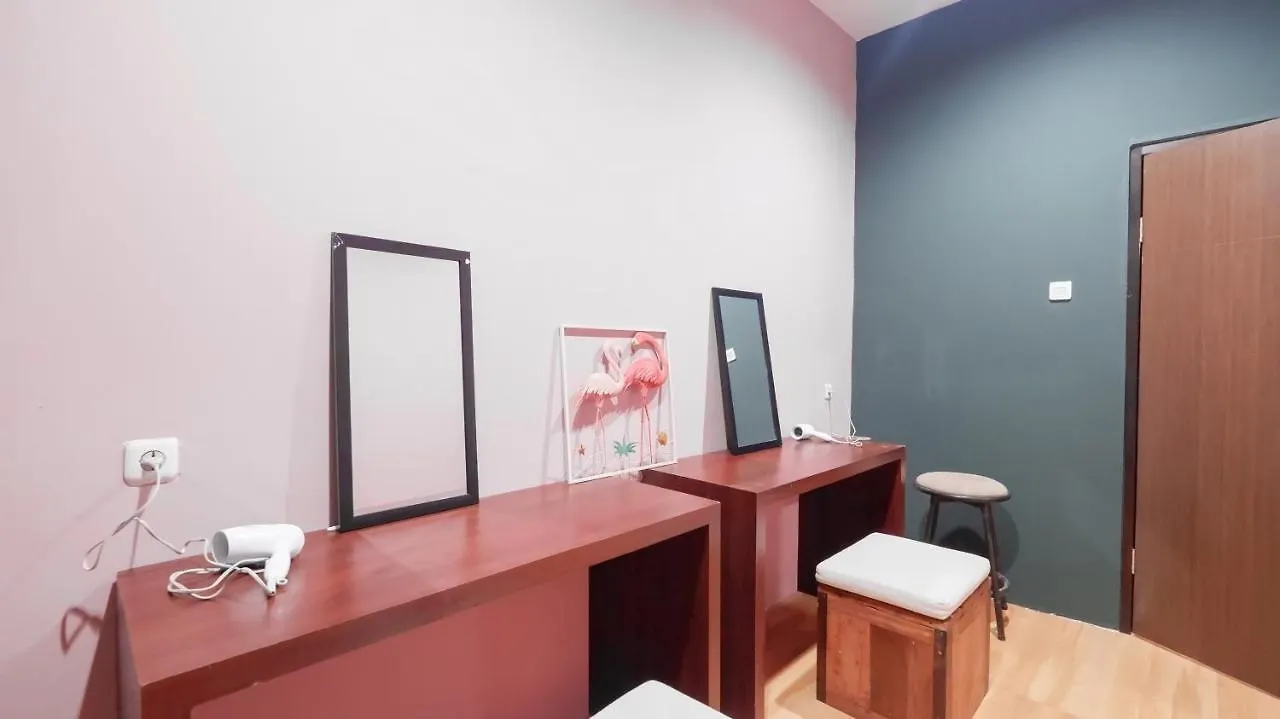 Fello B&B Hostel Legian